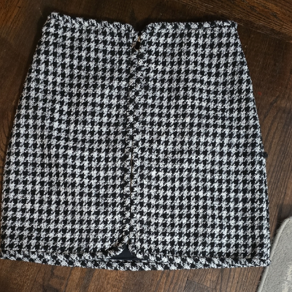 Elegant Houndstooth Mini Skirt